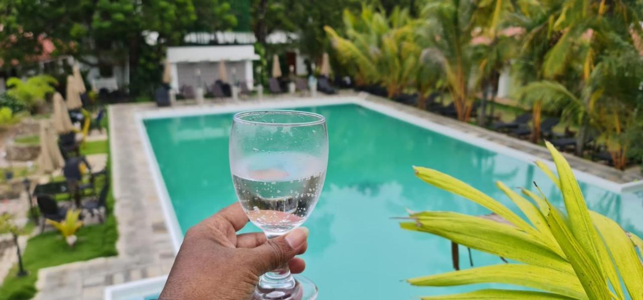 Lucky Beach Resort Trincomalee Εξωτερικό φωτογραφία